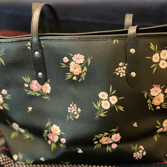 Coach purse - Picture 2 of 5